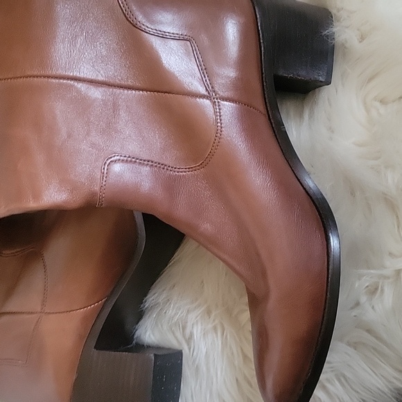 DVF Stylish Two-Tone Leather Riding Boots. - Picture 6 of 9